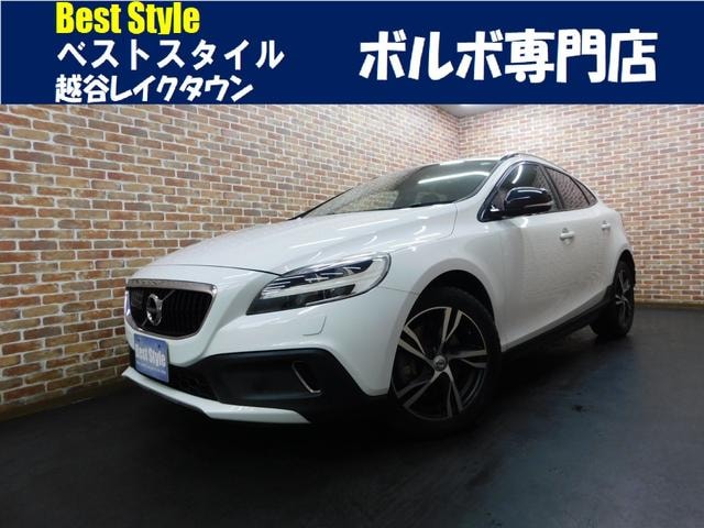 Volvo V40 2017 — фото автомобиля