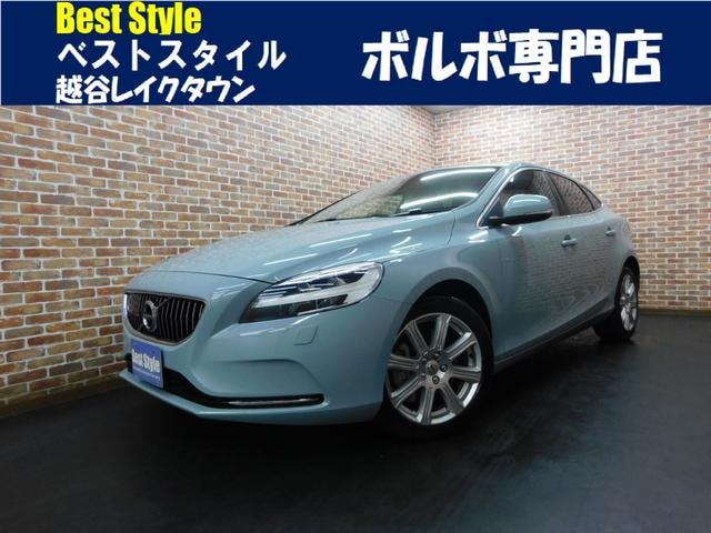 Volvo V40 2018 — фото автомобиля 1