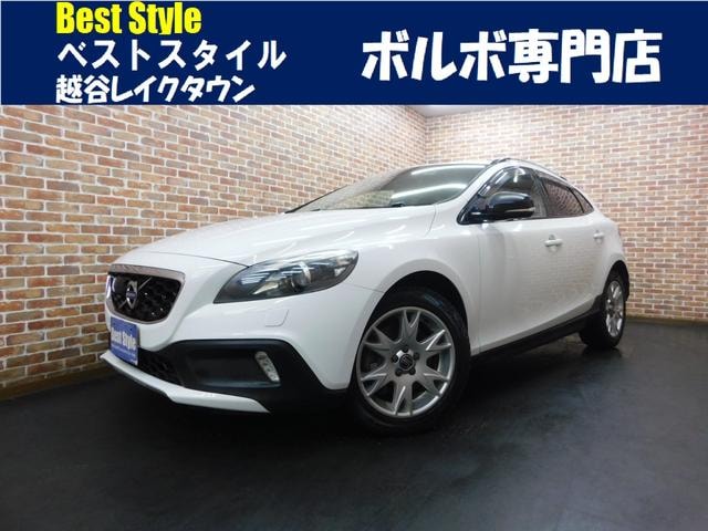 Volvo V40 2015 — фото автомобиля