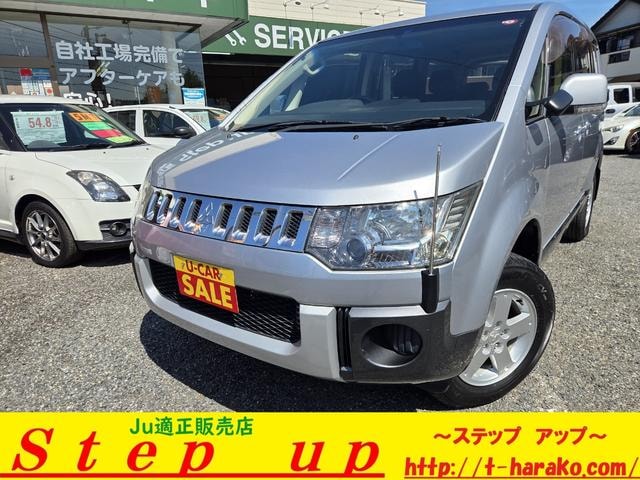 Mitsubishi DELICA D:5 2013 — фото автомобиля 1
