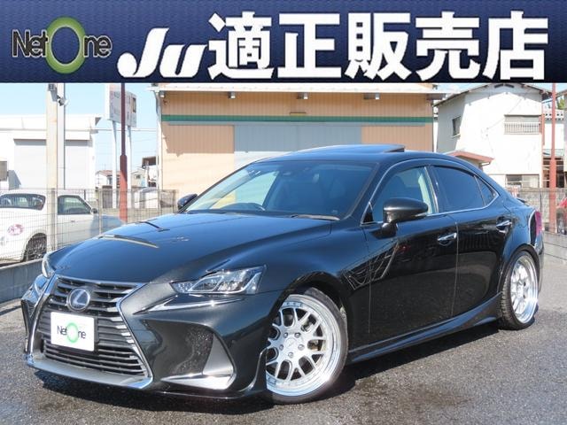 Lexus IS 2017 — фото автомобиля 1