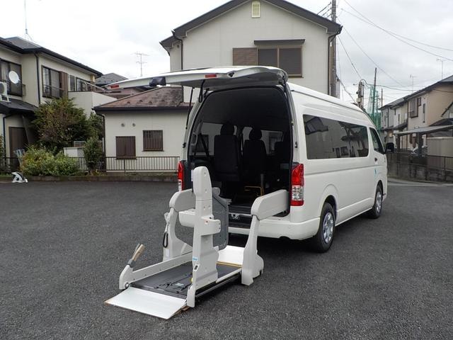 Toyota HIACE COMMUTER 2026 — фото автомобиля