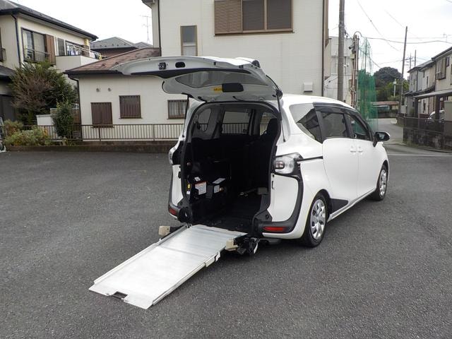 Toyota SIENTA 2017 — фото автомобиля