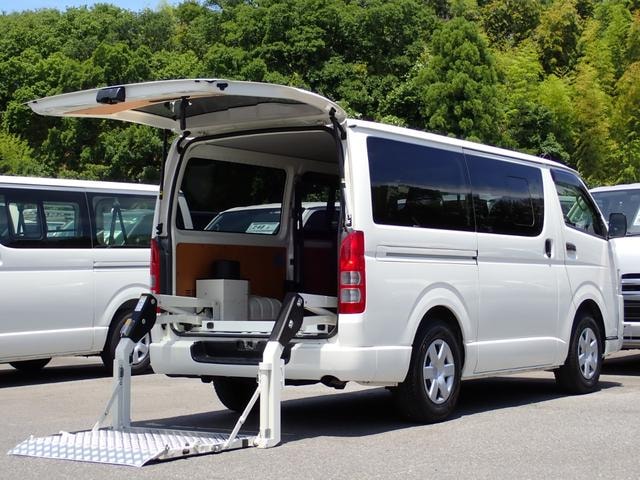 Toyota HIACE VAN 2021 — фото автомобиля 1