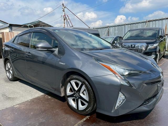 Toyota PRIUS 2017 — фото автомобиля