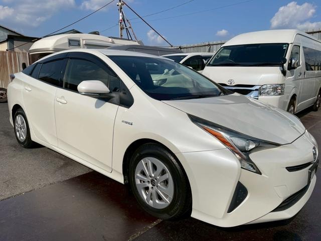 Toyota PRIUS 2016 — фото автомобиля 1