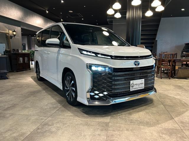 Toyota VOXY 2023 — фото автомобиля 1