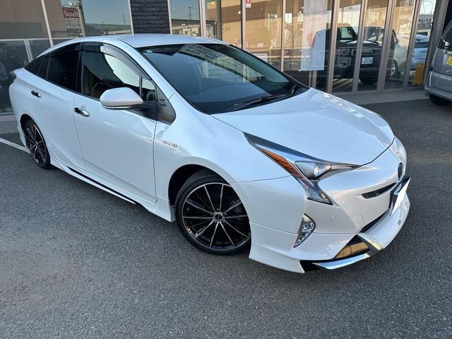 Toyota PRIUS 2017 — фото автомобиля 1