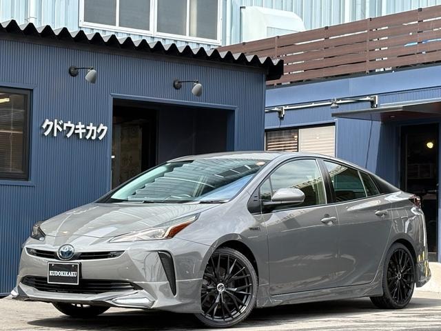 Toyota PRIUS 2019 — фото автомобиля 1