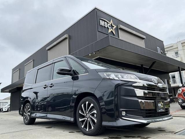 Toyota NOAH 2023 — фото автомобиля 1