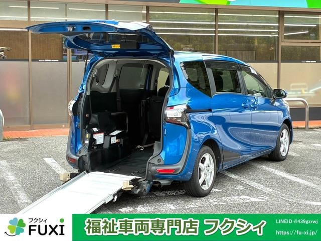 Toyota SIENTA 2015 — фото автомобиля 1