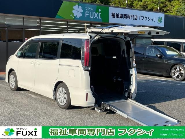 Toyota NOAH 2019 — фото автомобиля 1