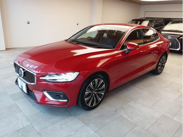 Volvo S60 2023 — фото автомобиля 1