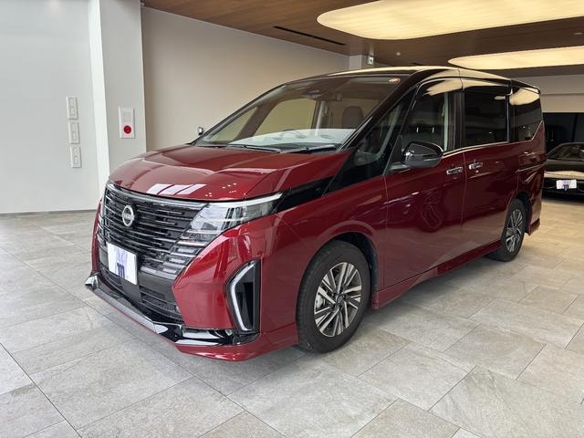 Nissan SERENA 2025 — фото автомобиля 1