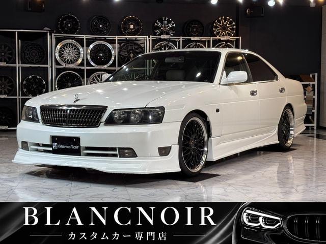 Nissan LAUREL 2000 — фото автомобиля