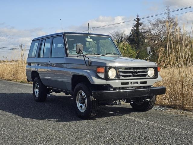 Toyota LAND CRUISER 70 1991 — фото автомобиля