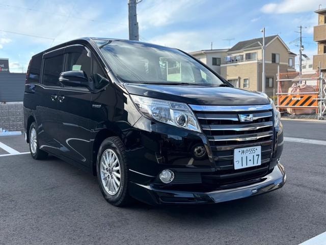Toyota NOAH 2015 — фото автомобиля 1