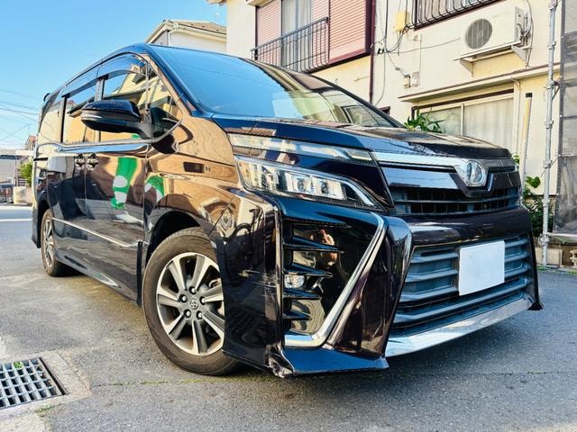 Toyota VOXY 2017 — фото автомобиля 1