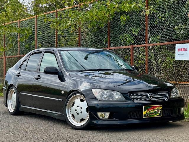 Toyota ALTEZZA 2004 — фото автомобиля 1