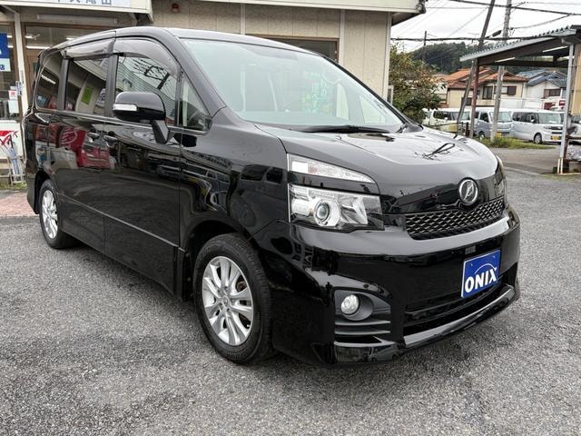 Toyota VOXY 2013 — фото автомобиля