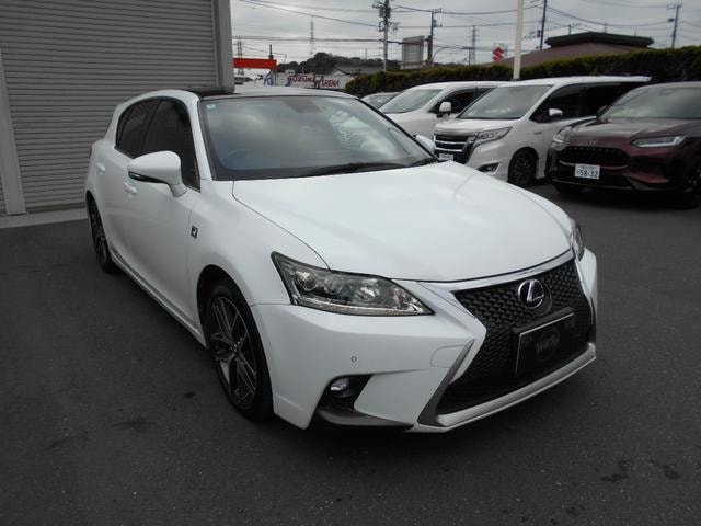 Lexus CT 2014 — фото автомобиля 1