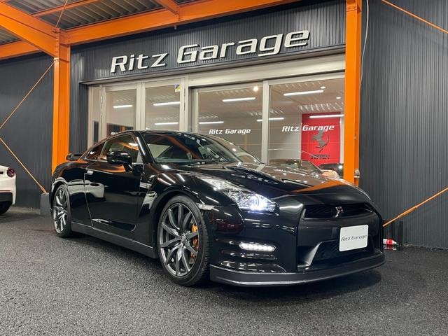 Nissan GT-R 2013 — фото автомобиля