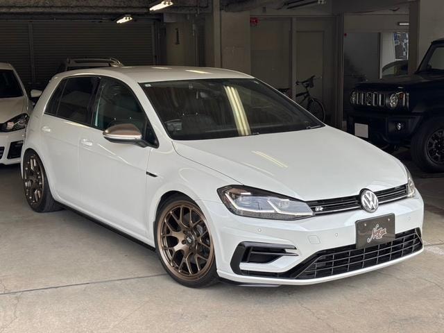 Volkswagen GOLF R 2017 — фото автомобиля