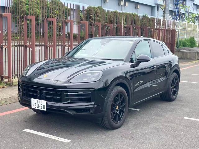 Porsche CAYENNE COUPE 2023 — фото автомобиля