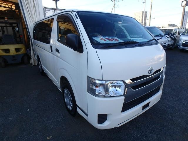 Toyota HIACE VAN 2018 — фото автомобиля 1