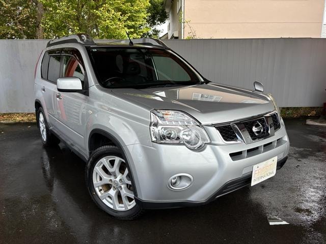 Nissan X-TRAIL 2012 — фото автомобиля 1