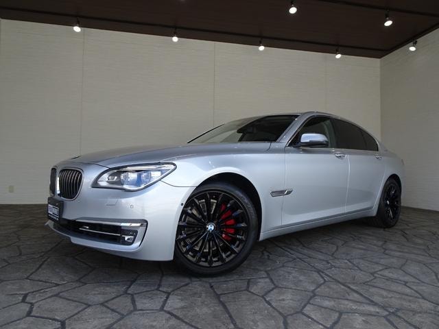Bmw 7 SERIES 2013 — фото автомобиля 1