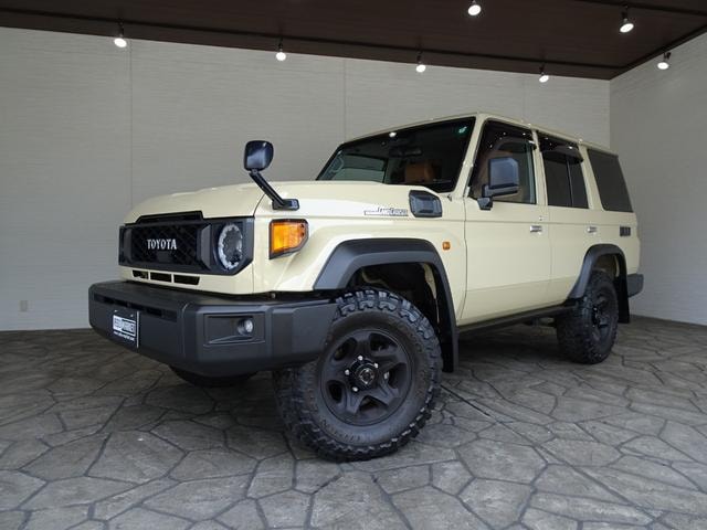 Toyota LAND CRUISER 70 2023 — фото автомобиля