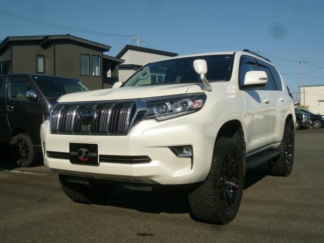 Toyota LAND CRUISER PRADO 2018 — фото автомобиля