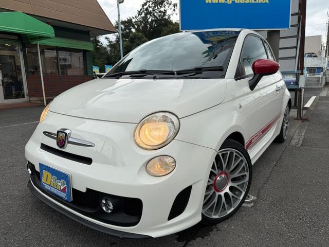Abarth 500 2010 — фото автомобиля 1