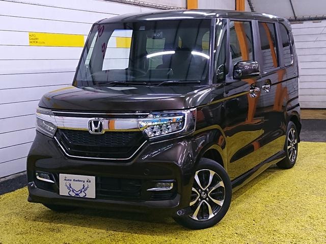 Honda N-BOX CUSTOM 2017 — фото автомобиля 1