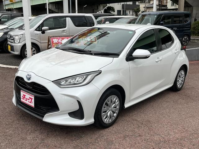 Toyota YARIS 2022 — фото автомобиля 1