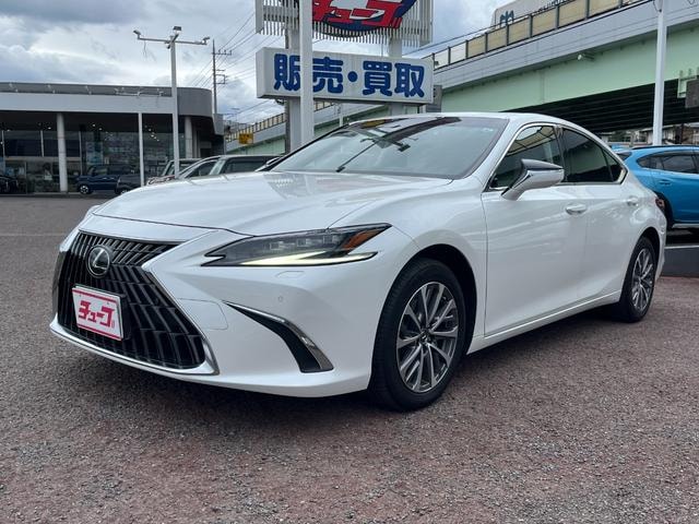 Lexus ES 2023 — фото автомобиля 1