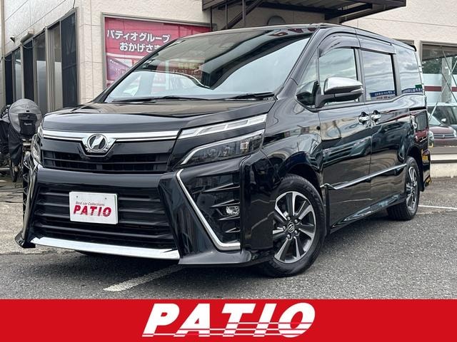 Toyota VOXY 2018 — фото автомобиля 1