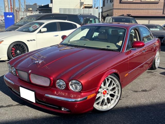 Jaguar XJ 2004 — фото автомобиля 1