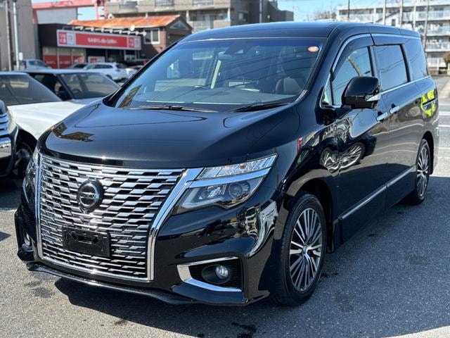 Nissan ELGRAND 2021 — фото автомобиля