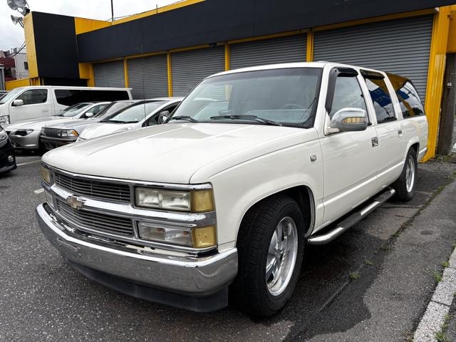 Chevrolet SUBURBAN 2000 — фото автомобиля