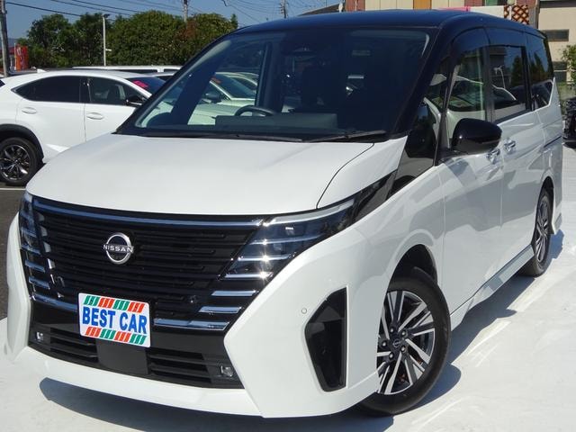 Nissan SERENA 2023 — фото автомобиля 1