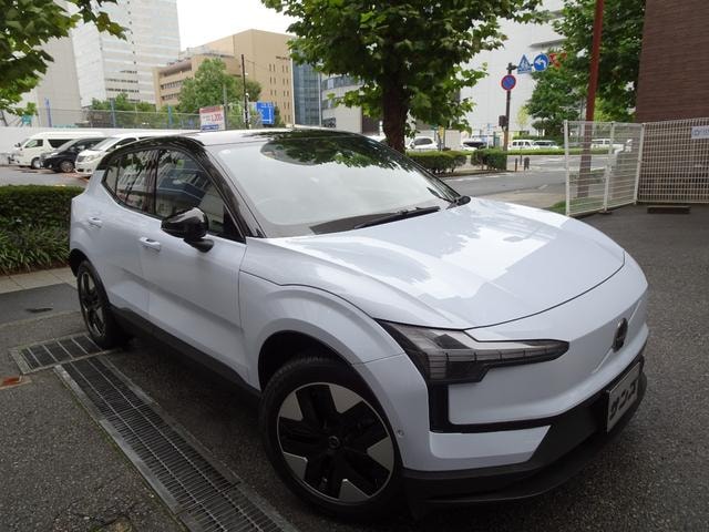 Volvo EX30 2026 — фото автомобиля 1