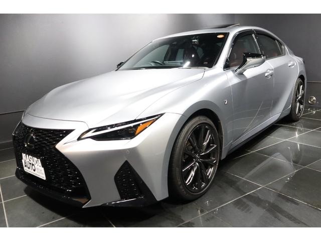 Lexus IS 2023 — фото автомобиля 1