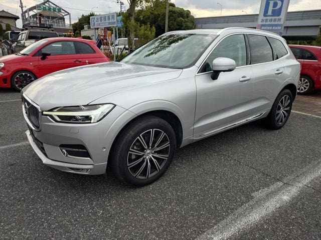 Volvo XC60 2019 — фото автомобиля 1