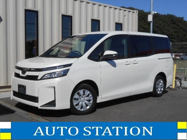 Toyota VOXY 2018 — фото автомобиля 1