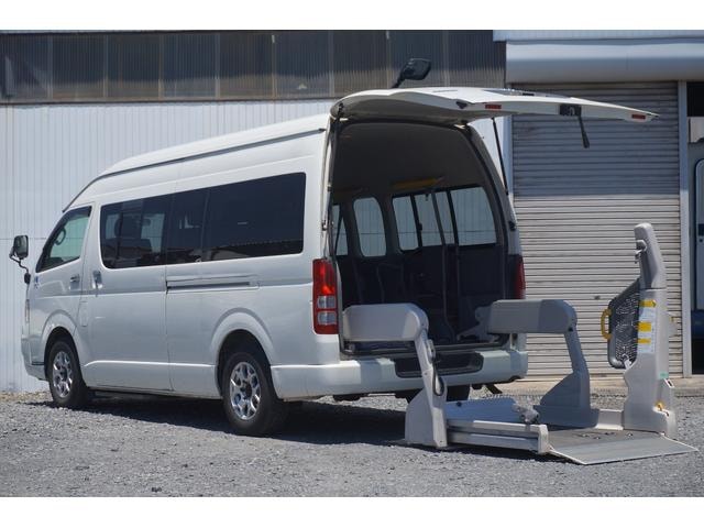 Toyota HIACE COMMUTER 2010 — фото автомобиля