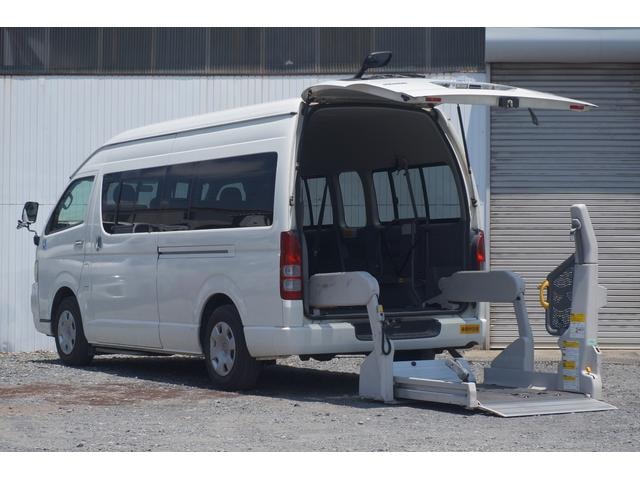 Toyota HIACE COMMUTER 2008 — фото автомобиля