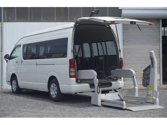 Toyota HIACE COMMUTER 2010 — фото автомобиля