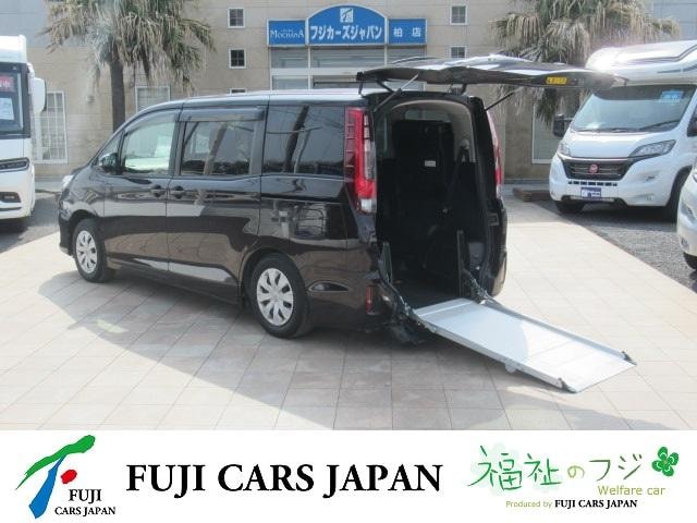 Toyota NOAH 2015 — фото автомобиля 1